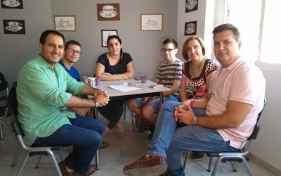 El director del IAJ conoce las actividades de la Casa de la Juventud de Lucena