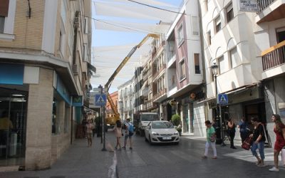 El Ayuntamiento de Lucena suplementará con nuevos toldos la instalación iniciada en la calle El Peso
