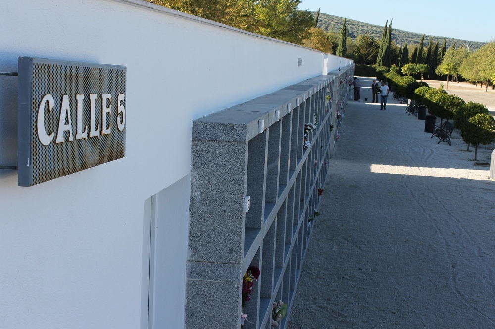 El Ayuntamiento de Lucena invierte unos 116.000 euros en la ampliación y mejora de los cementerios municipales 1