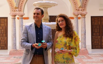 La firma Lorena ROM, participante en la II Edición del Coworking de EOI en Lucena, recibe la enhorabuena del Ayuntamiento por su premio GIRA Mujeres Coca Cola