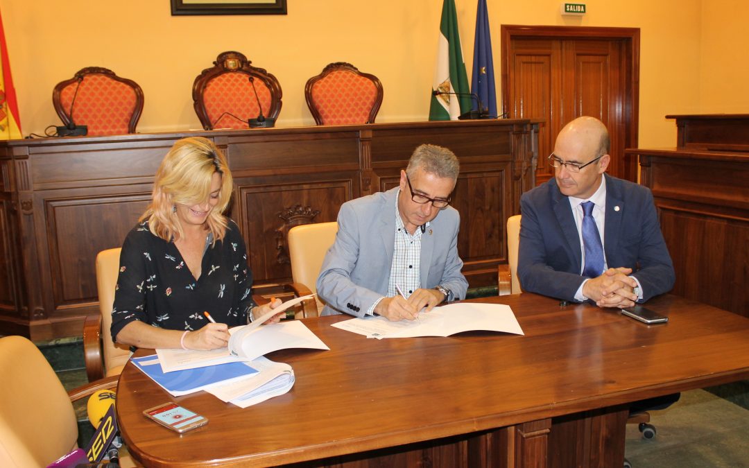 Firma convenio entre AE y Ayuntamiento de Lucena.