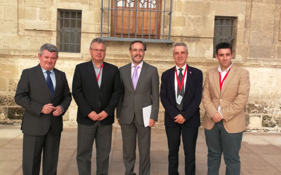 Reunión con el consejero de Fomento en el Parlamento de Sevilla.