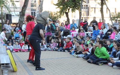 Teatro de títeres para reivindicar a las mujeres creadoras por los barrios de Lucena