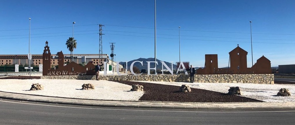 El Ayuntamiento de Lucena mejora la imagen de acceso a la ciudad desde la entrada sur de la A-45 1