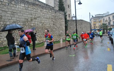 Lucena vibra con su media maratón más lluviosa