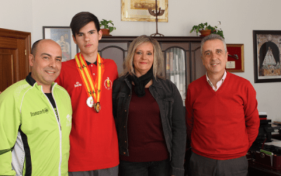 El alcalde felicita a Manuel Aranda por su reciente campeonato de España