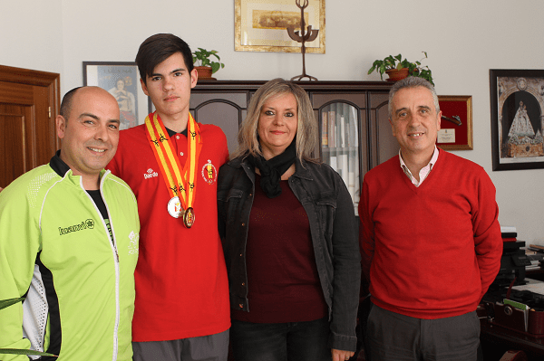 El alcalde felicita a Manuel Aranda por su reciente campeonato de España 1