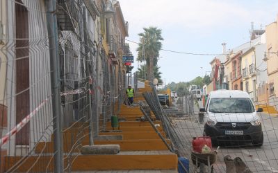 El Ayuntamiento de Lucena mejora la accesibilidad de la calle Calzada con 120.000 euros