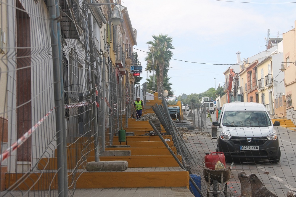 El Ayuntamiento de Lucena mejora la accesibilidad de la calle Calzada con 120.000 euros 1