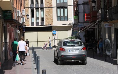 El Ayuntamiento de Lucena actúa en la calle Plaza Alta y Baja para evitar las filtraciones de agua