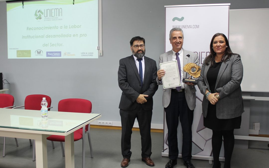 Uniema premia al Ayuntamiento de Lucena por su apoyo al sector de la madera y el mueble 1