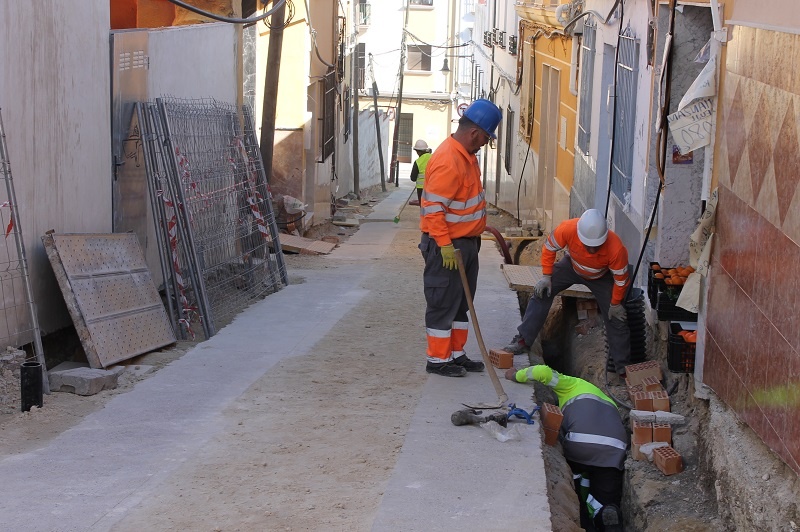 Juan Pérez cita las obras PFEA como ejemplo de la transformación de los barrios de Lucena 1