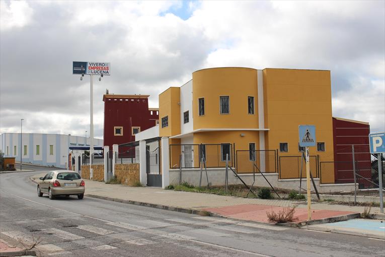 El Ayuntamiento de Lucena ofrece a las empresas una nueva oficina de información y asesoramiento en los trámites municipales