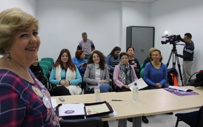 Una jornada aborda cómo combatir la brecha salarial en vísperas del 8M