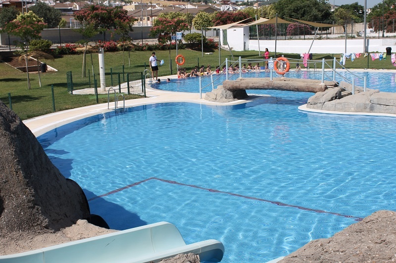 Comienzan las obras para mejorar la accesibilidad de las piscinas municipales de verano 1