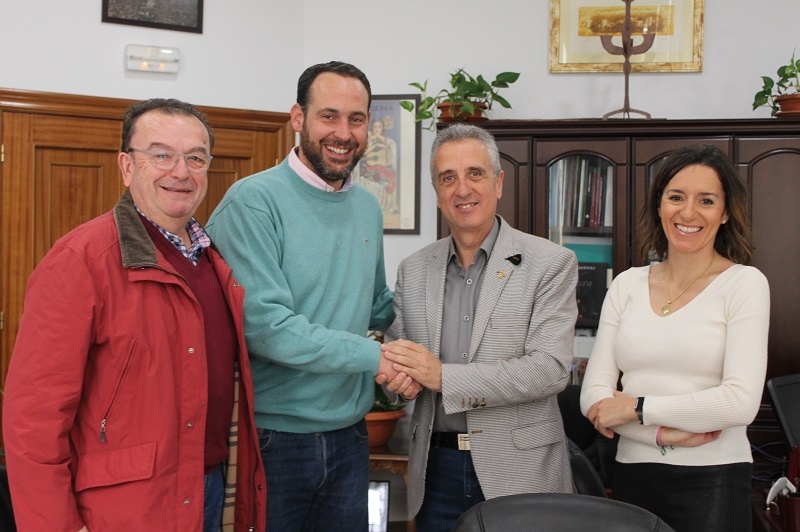 El Ayuntamiento firma los nuevos convenios con la Agrupación de Cofradías y la Peña Amigos de los Magos 1