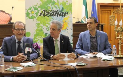 El alcalde de Lucena se convierte en embajador del azahar cordobés