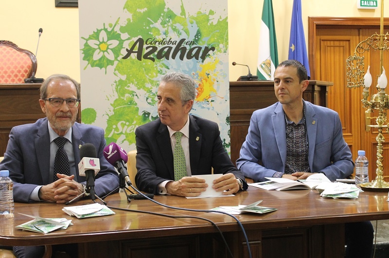 El alcalde de Lucena se convierte en embajador del azahar cordobés 1