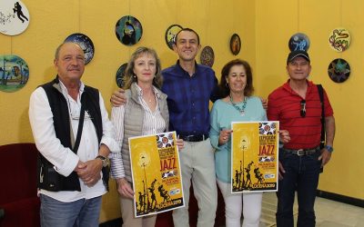Una exposición de discos de vinilo pintados pone colorido al Festival de Jazz Ciudad de Lucena