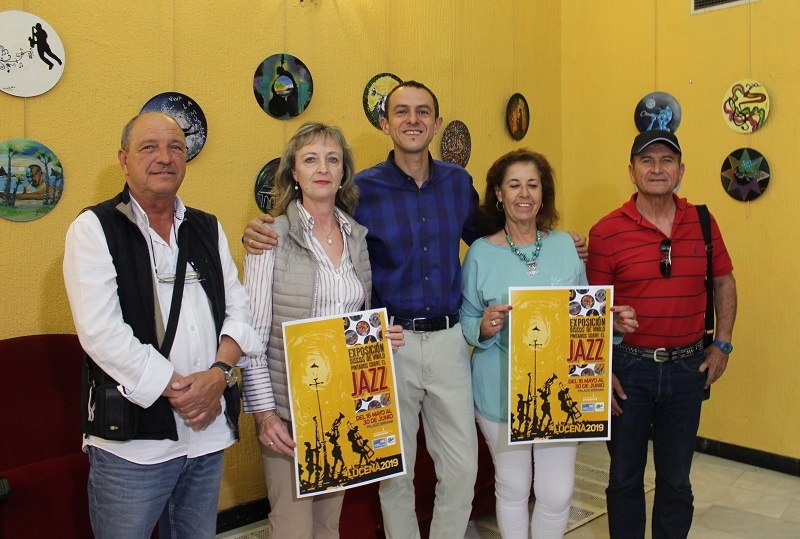 Una exposición de discos de vinilo pintados pone colorido al Festival de Jazz Ciudad de Lucena 1
