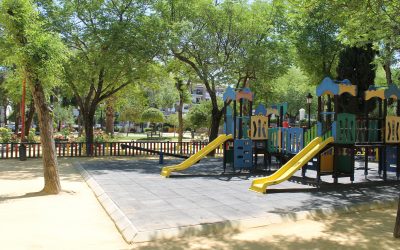 El Ayuntamiento invertirá 97.000 euros en la renovación de parques infantiles en Lucena, Jauja y Las Navas
