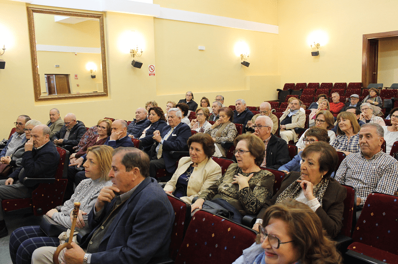 107 personas comienzan su andadura por la vigésimo primera edición de la Cátedra Intergeneracional en Lucena 1