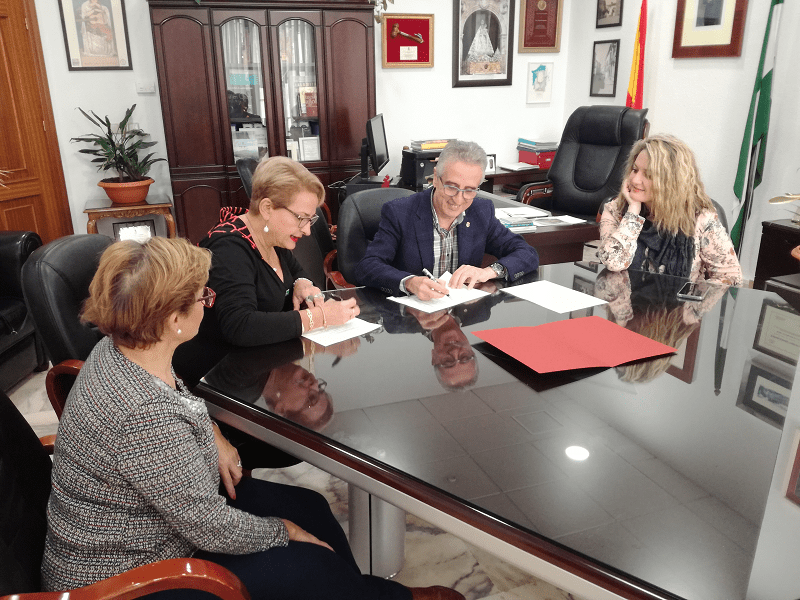 El Ayuntamiento firma la renovación del convenio con Alufi 1