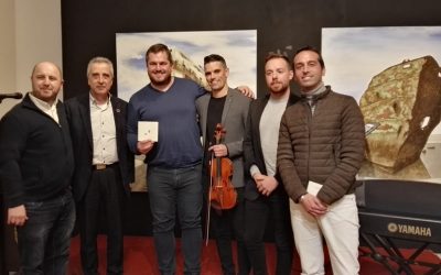 Ben Clark presenta en Lucena su poemario ‘Ningún poema es una isla’