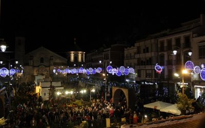 Lucena brilla durante el encendido del alumbrado navideño