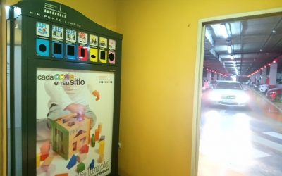Un ‘minipunto limpio’ en los aparcamientos de la plaza Nueva facilita el reciclaje a los habitantes de Lucena