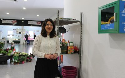 Lucena se afianza como ciudad cardiosegura con la instalación de dos nuevos desfibriladores en el Palacio Erisana y el Mercado