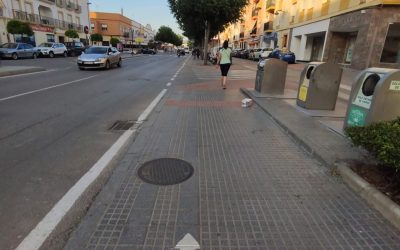 El Ayuntamiento recomienda a los peatones pasear por la acera derecha en el sentido de la marcha