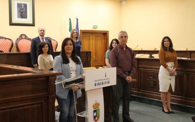 Juan Pérez presenta el nuevo organigrama del gobierno municipal tras la incorporación de Lourdes Parra