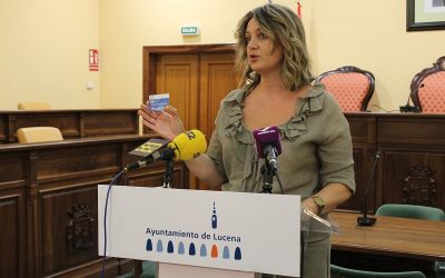 El Ayuntamiento de Lucena implanta la tarjeta pre-pago para ingresar las ayudas sociales