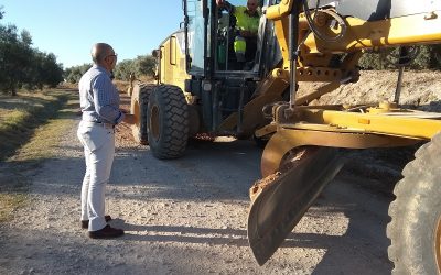 El Ayuntamiento de Lucena invierte 27.000 euros en la mejora del camino de las Cuevas