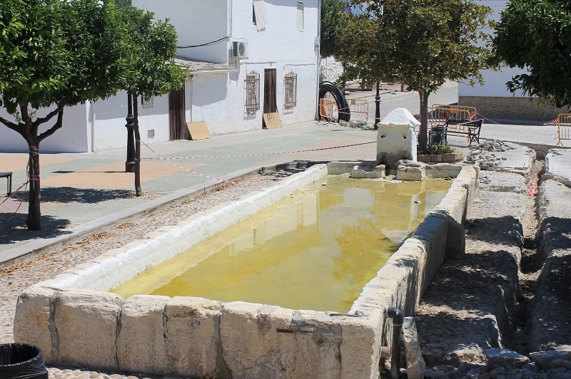 El Ayuntamiento de Lucena interviene en la mejora del suministro de la Fuente del Pilar de las Navas 1