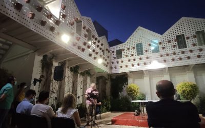 Luis Felipe Comendador impregna con sus poemas la colección El Orden del Mundo