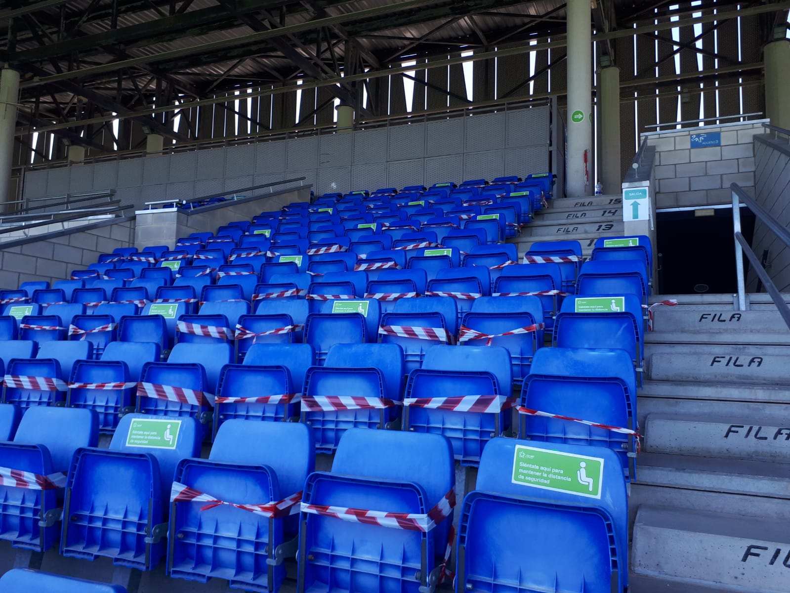 El Estadio de Lucena se adapta a la normativa covid en el regreso de la competición oficial con público en las gradas 1