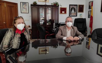 Suscritos convenios de colaboración con la AECC y Lucena Acoge