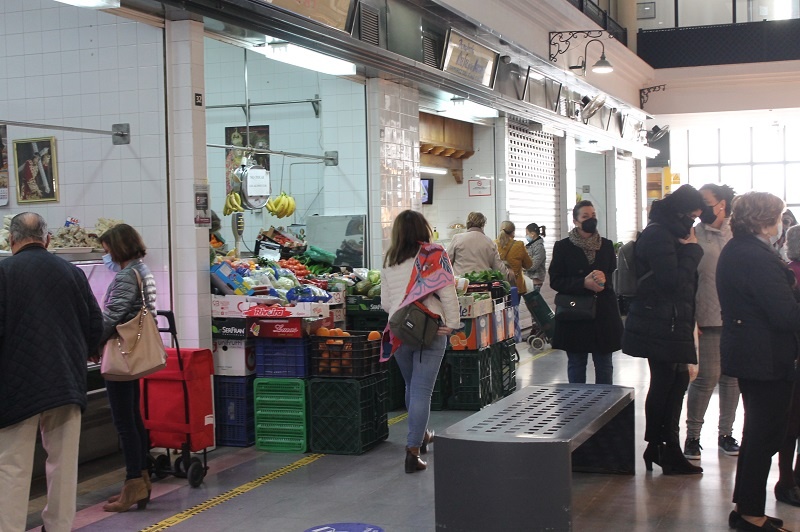 El Ayuntamiento de Lucena amplía las bonificaciones para nuevos negocios en el mercado de abastos