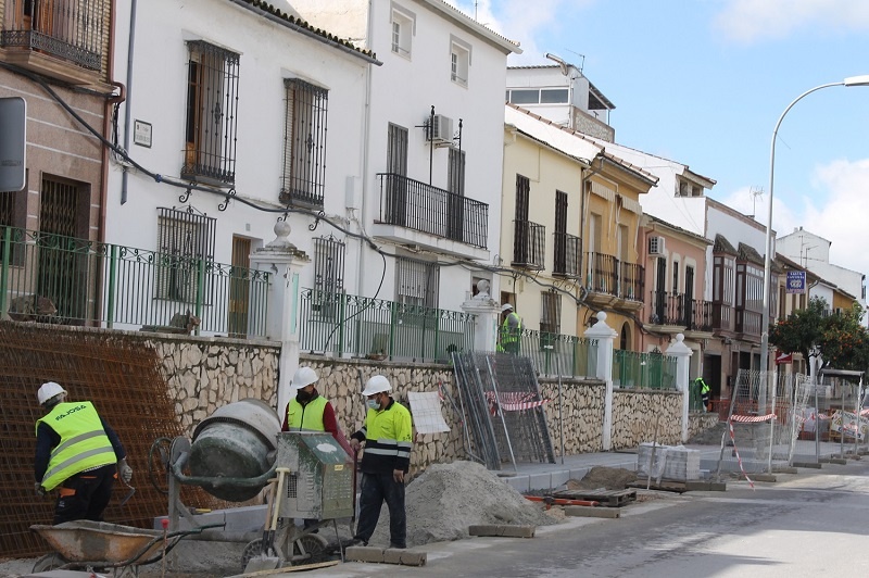 El Ayuntamiento de Lucena mejora la accesibilidad en el barrio de El Valle 1