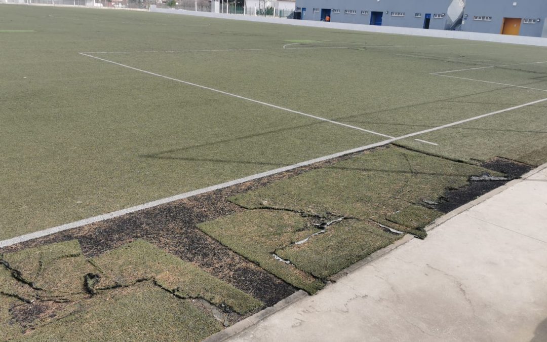 El Ayuntamiento de Lucena pone en marcha la renovación del césped del campo de fútbol número 1 de la Ciudad Deportiva 1