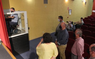 Una plataforma elevadora mejora la accesibilidad al escenario del Palacio Erisana