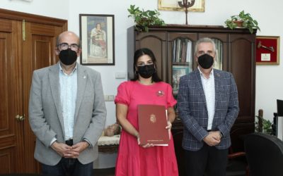 El Ayuntamiento renueva su colaboración con la Coral Lucentina