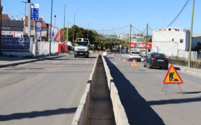 Una mediana ajardinada refuerza la seguridad vial en la avenida Miguel Cuenca Valdivia