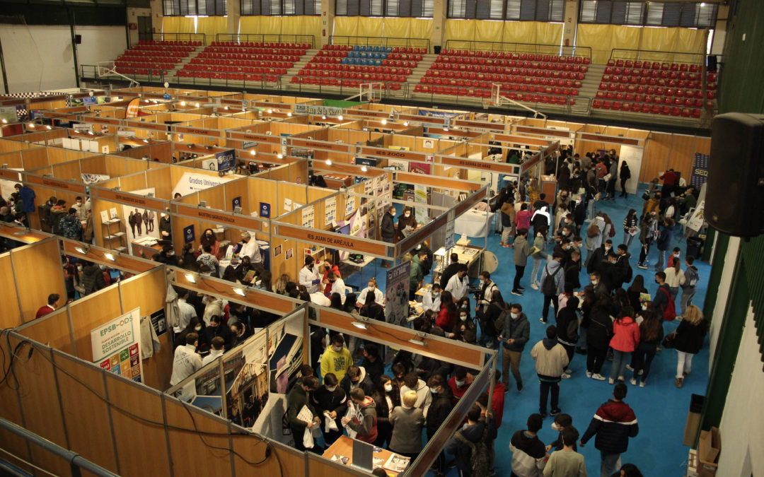 Más de 4.000 jóvenes buscan su orientación educativa en el Salón del Estudiante de Lucena