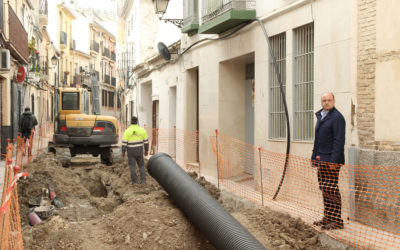 César del Espino visita las obras de reurbanización de la calle Palacios