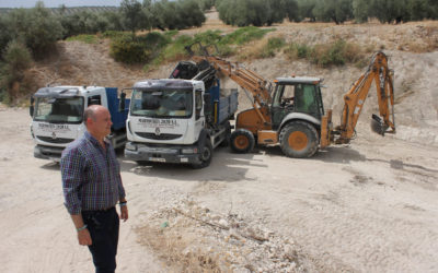 El Ayuntamiento de Lucena trabaja en la limpieza de los arroyos de la ciudad y sus derivaciones en previsión de las lluvias de septiembre