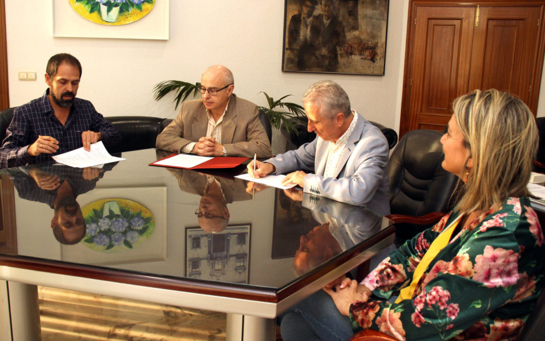 Firma del convenio en Alcaldía