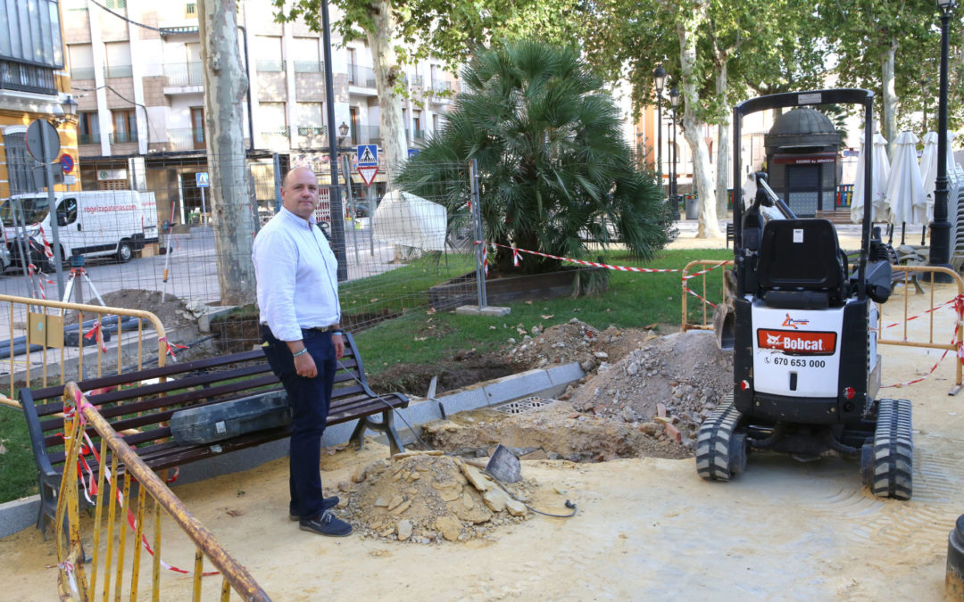 El Ayuntamiento de Lucena instala en El Coso un aseo accesible autolimpiable